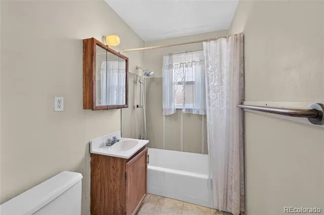 10831 Lowry Place Aurora, CO 80010