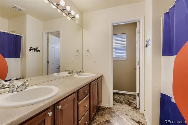 10805 Hickory Ridge Street Highlands Ranch, CO 80126