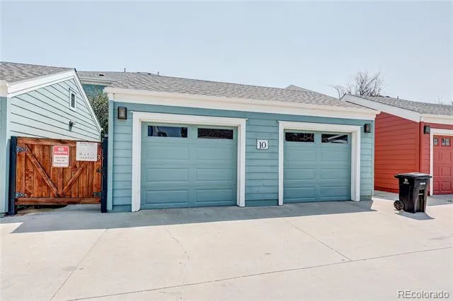 2723 Roslyn Street Denver, CO 80238