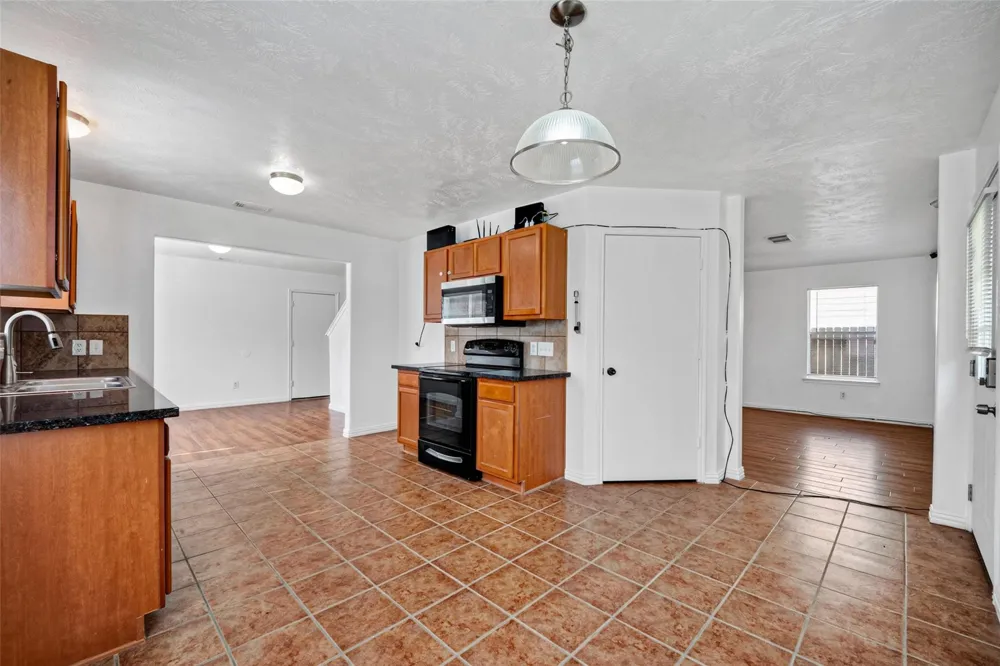 4403 Sprangletop Avenue Baytown, TX 77521