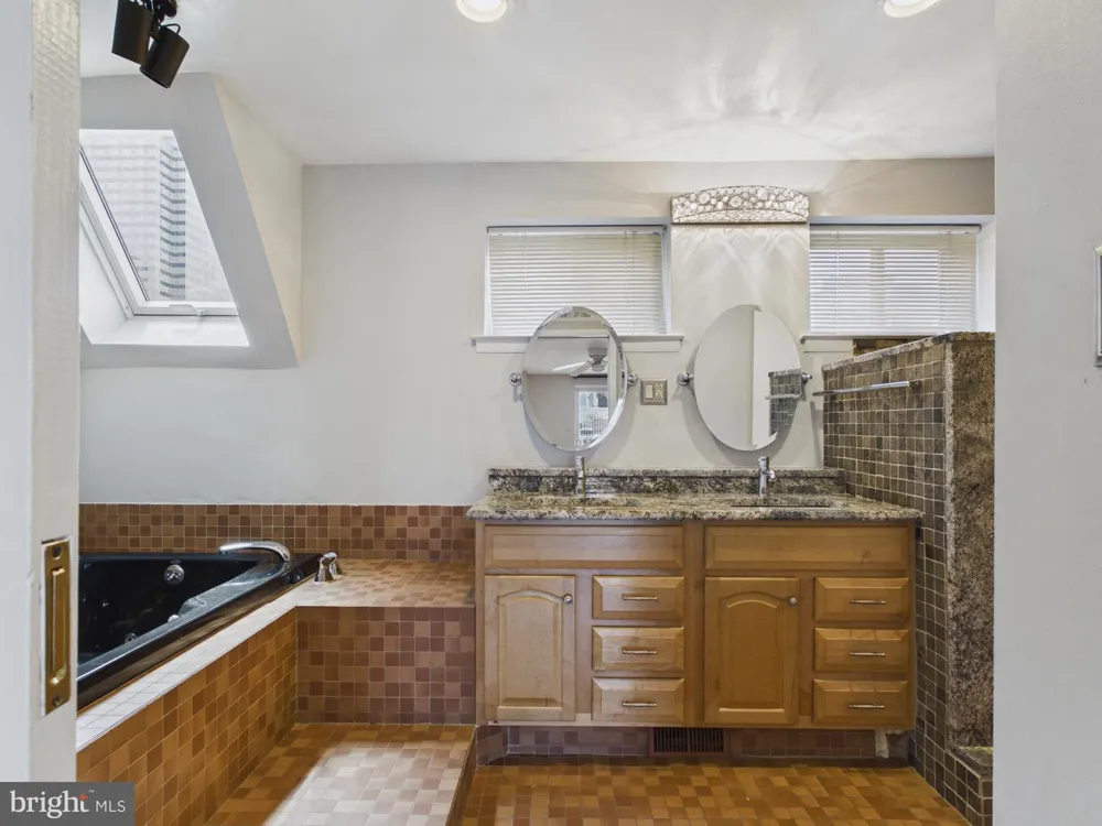 2108 APPLETREE STREET Philadelphia, PA 19103
