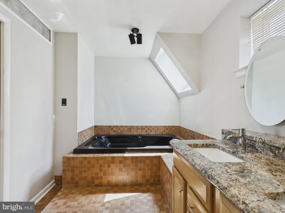 2108 APPLETREE STREET Philadelphia, PA 19103