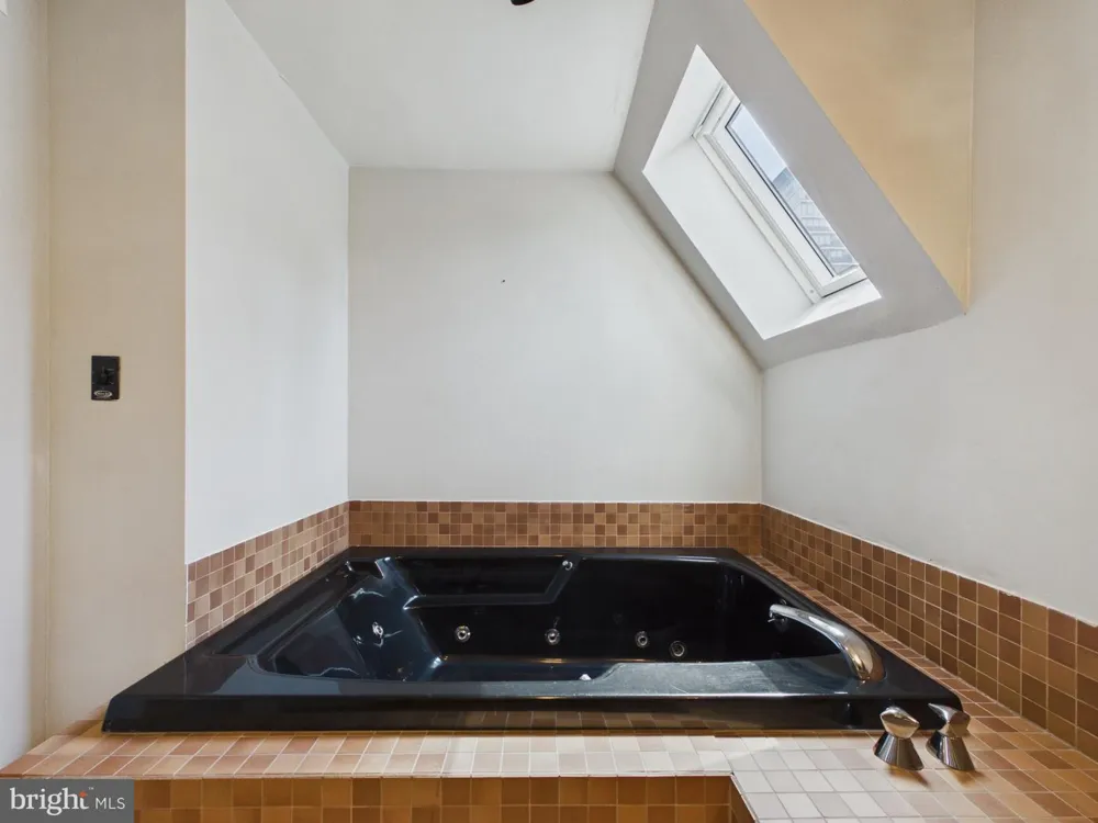 2108 APPLETREE STREET Philadelphia, PA 19103