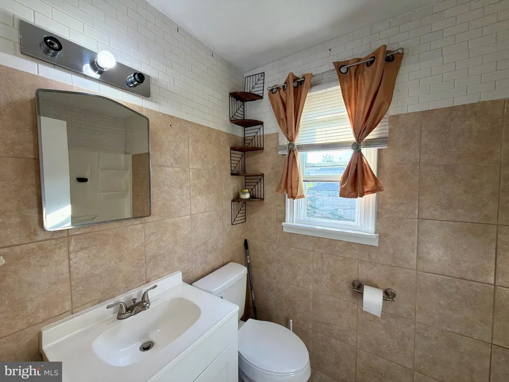 18 AQUILLA AVENUE New Castle, DE 19720