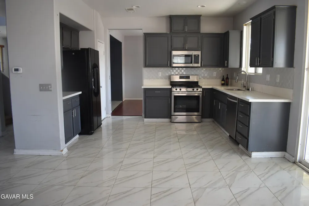43033 Carpenter Drive Lancaster, CA 93535