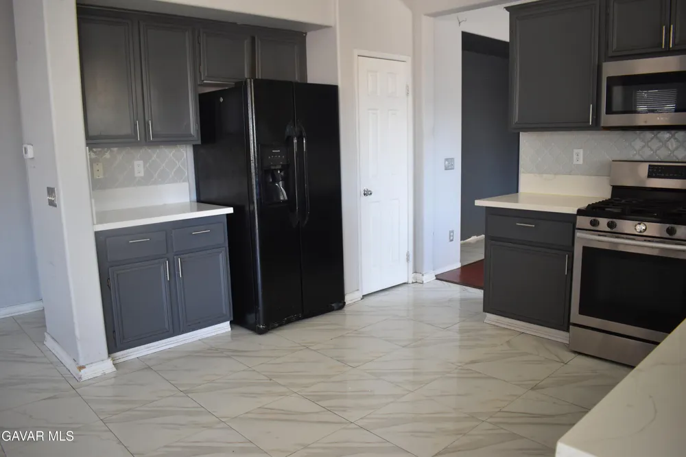 43033 Carpenter Drive Lancaster, CA 93535