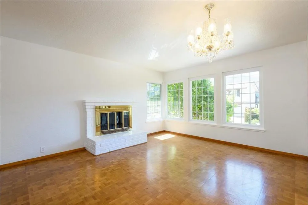 16 Malavear Court Pacifica, CA 94044