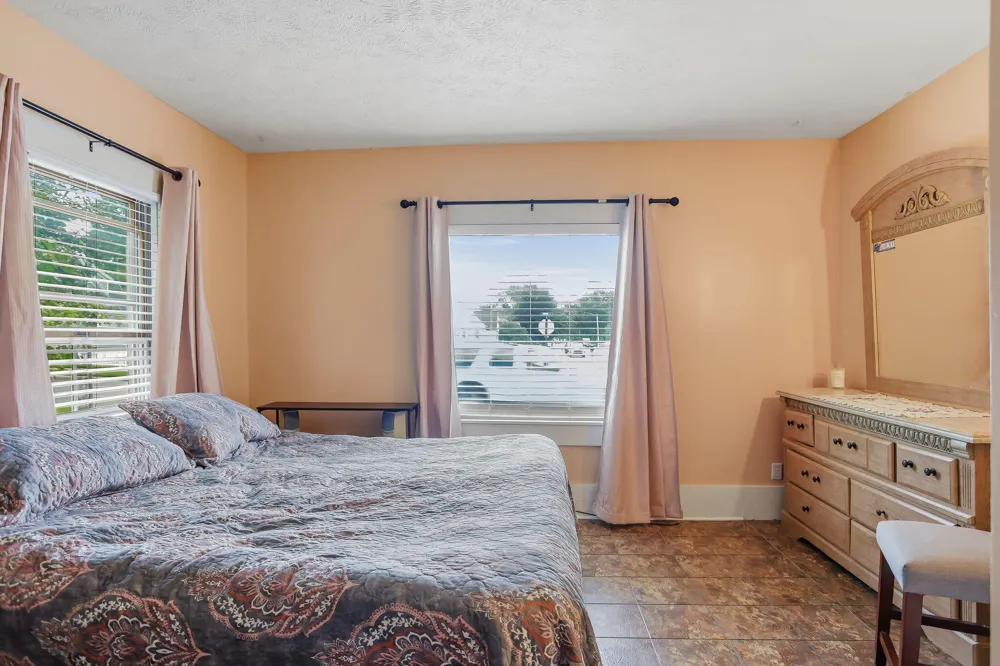 33 S State Street Zeeland, MI 49464
