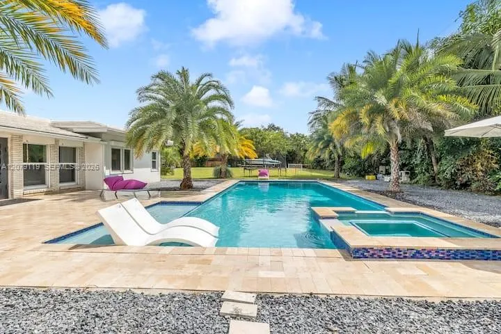 400 NE 2nd St #1 Pompano Beach, FL 33060
