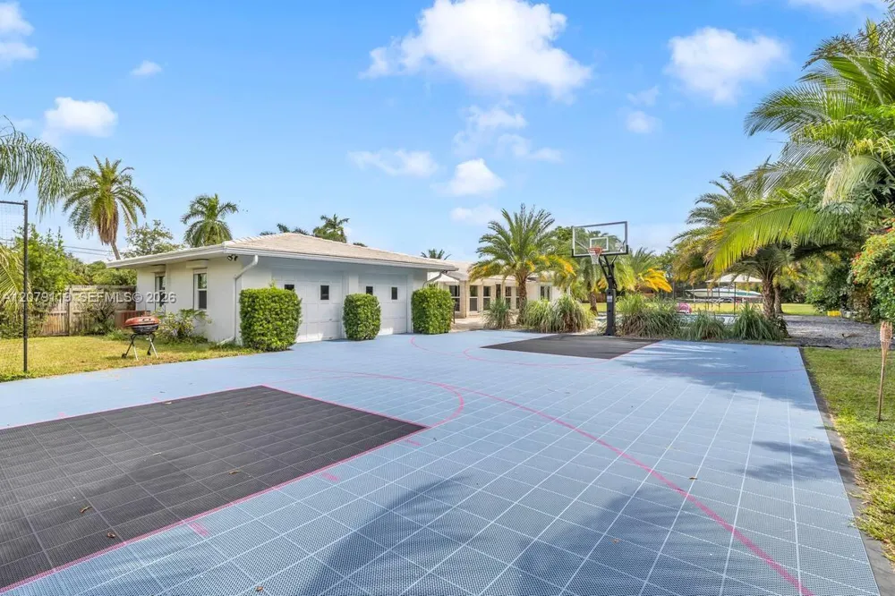 400 NE 2nd St #1 Pompano Beach, FL 33060