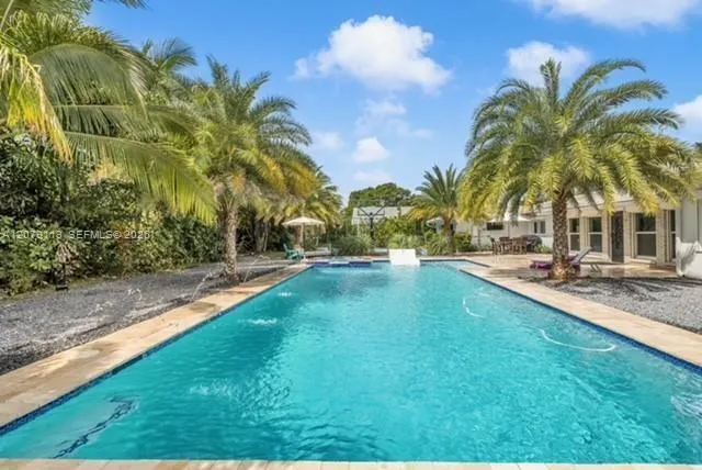 400 NE 2nd St #1 Pompano Beach, FL 33060