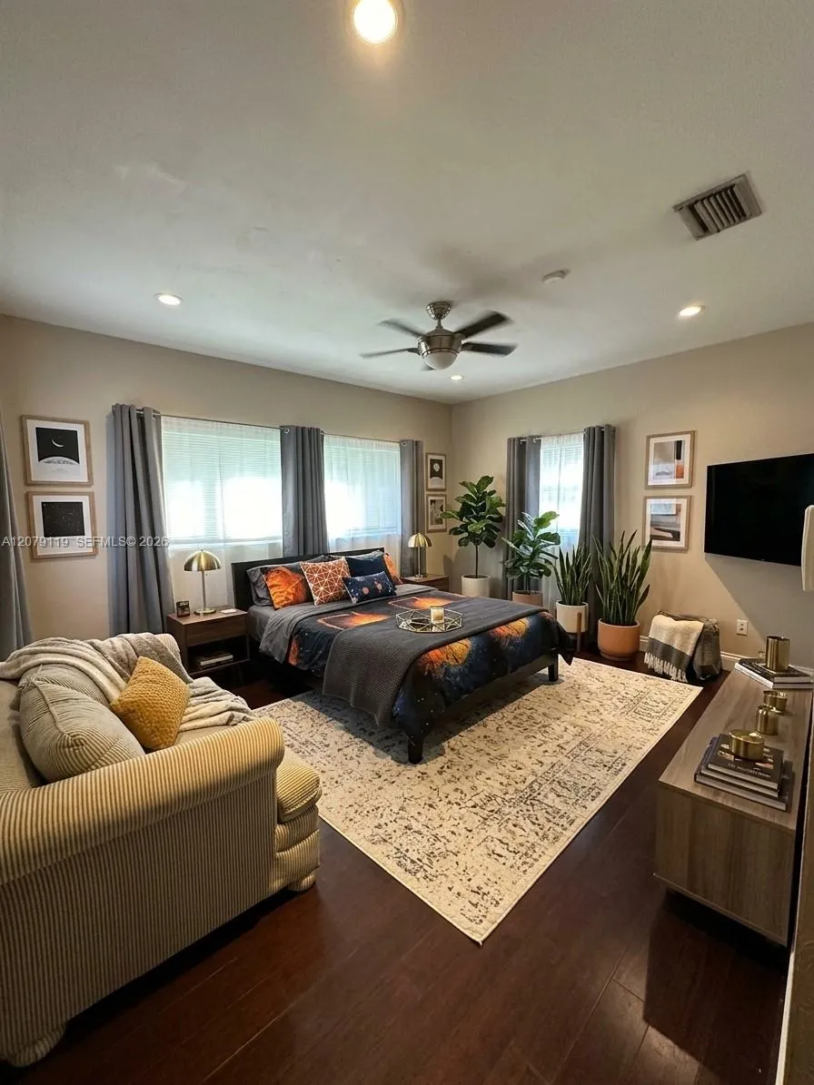 400 NE 2nd St #1 Pompano Beach, FL 33060