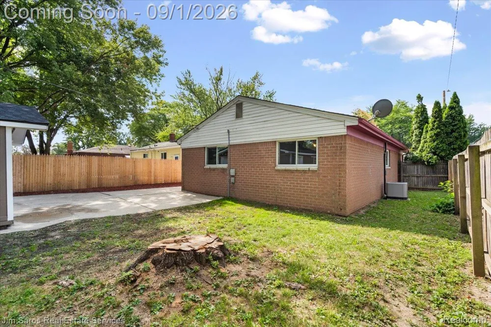 22509 Avon Street St Clair Shores City, MI 48082