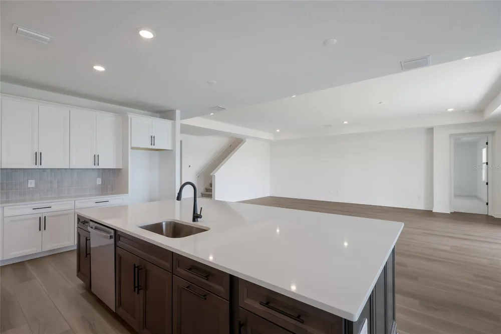 8924 DEEP HORIZON LOOP Parrish, FL 34219