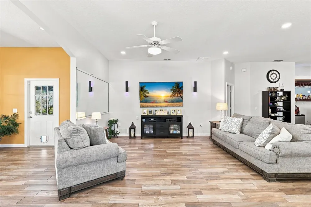 367 FOXHILL DRIVE Debary, FL 32713