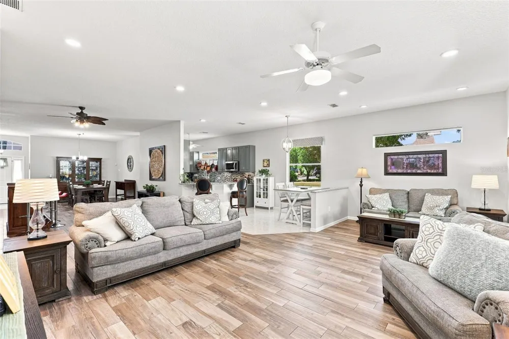 367 FOXHILL DRIVE Debary, FL 32713