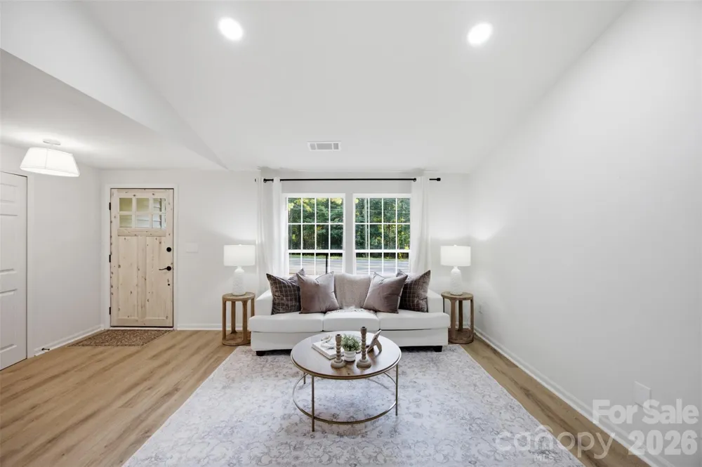 8056 Lawyers Road Charlotte, NC 28227