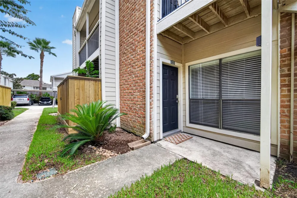 2001 Bering Drive #3D Houston, TX 77057