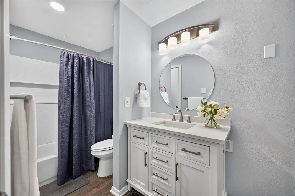 2001 Bering Drive #3D Houston, TX 77057