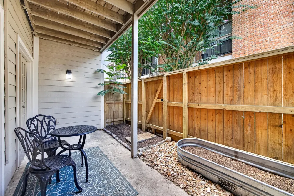 2001 Bering Drive #3D Houston, TX 77057