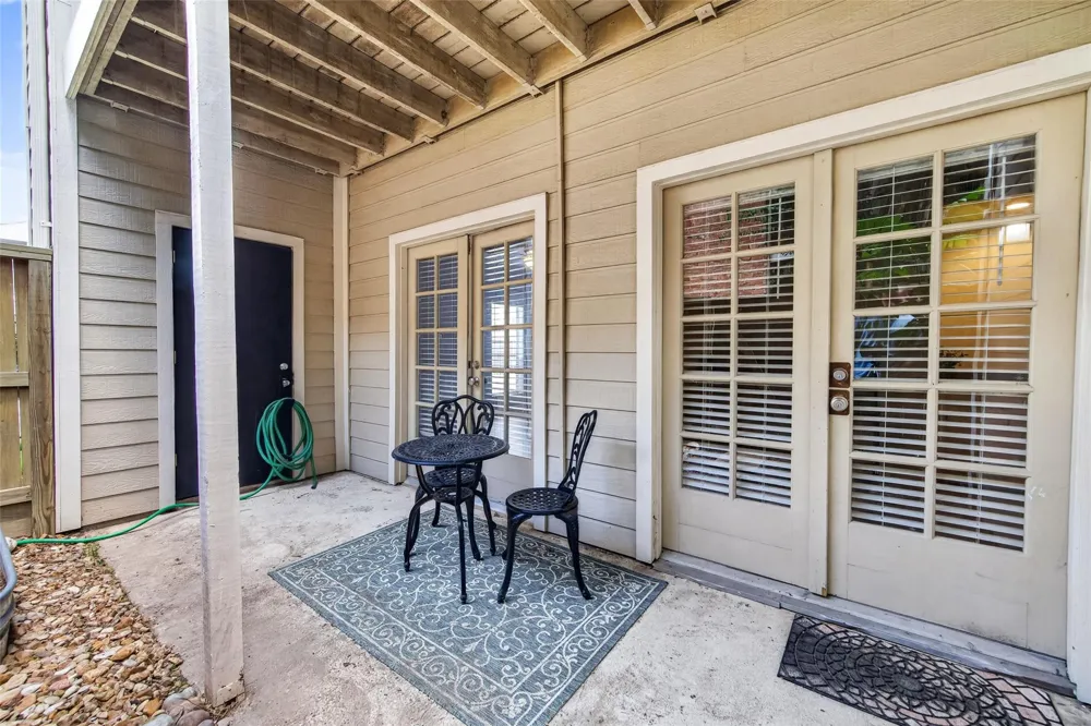 2001 Bering Drive #3D Houston, TX 77057