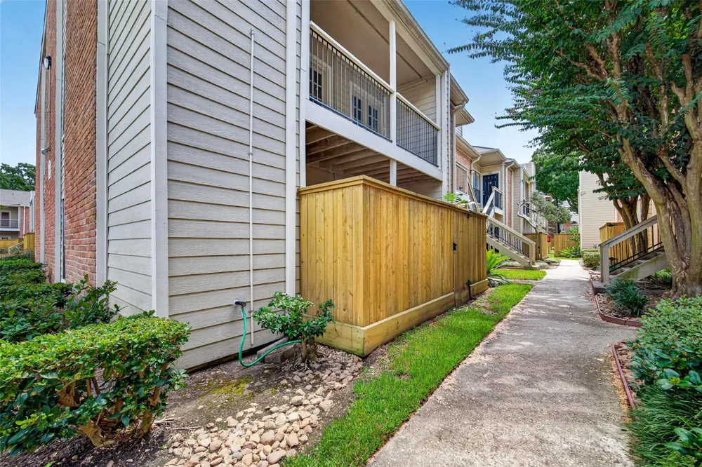 2001 Bering Drive #3D Houston, TX 77057