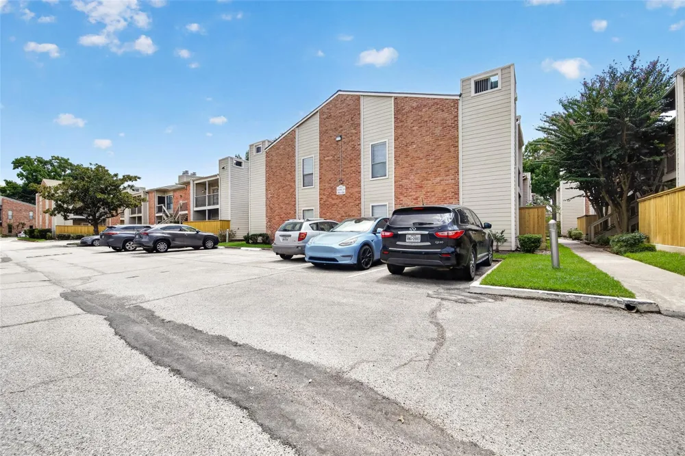 2001 Bering Drive #3D Houston, TX 77057