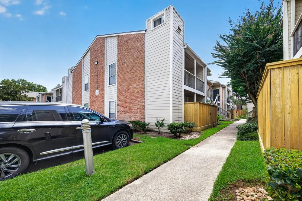 2001 Bering Drive #3D Houston, TX 77057
