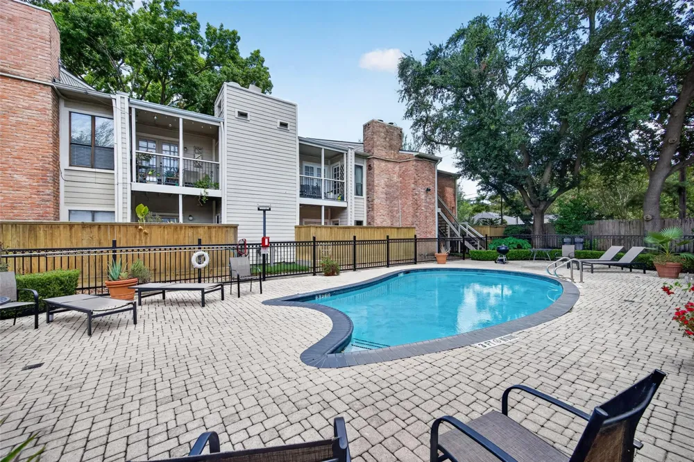 2001 Bering Drive #3D Houston, TX 77057