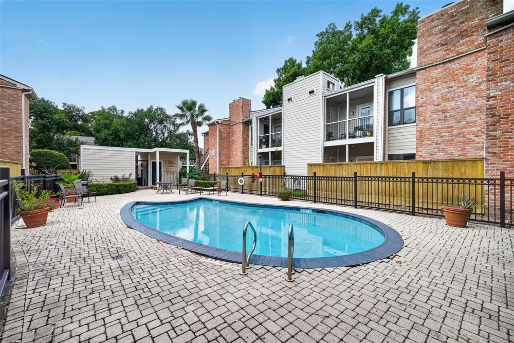 2001 Bering Drive #3D Houston, TX 77057