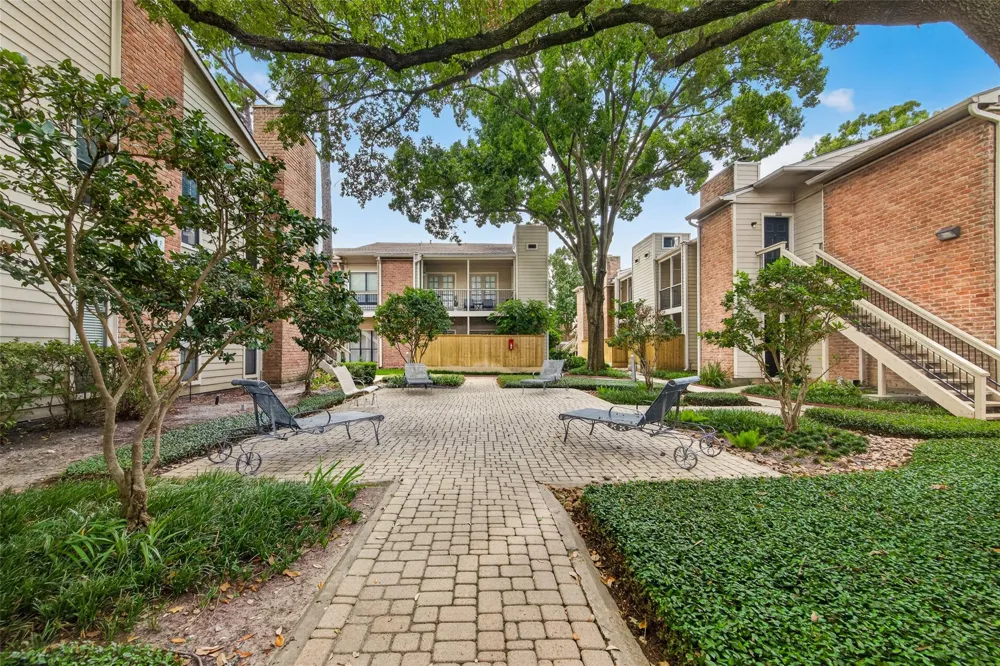 2001 Bering Drive #3D Houston, TX 77057