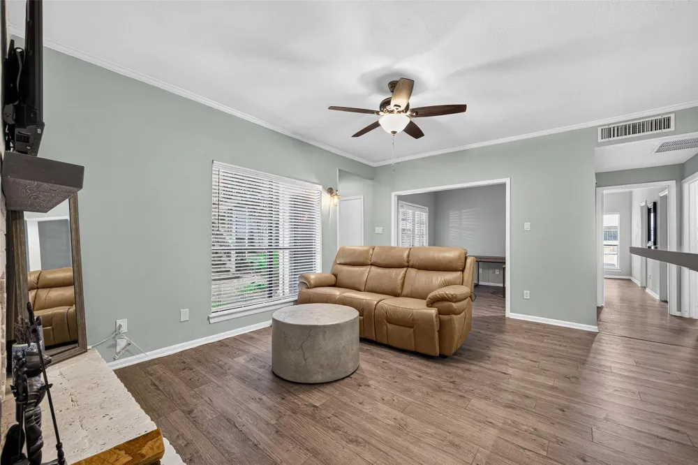 2001 Bering Drive #3D Houston, TX 77057