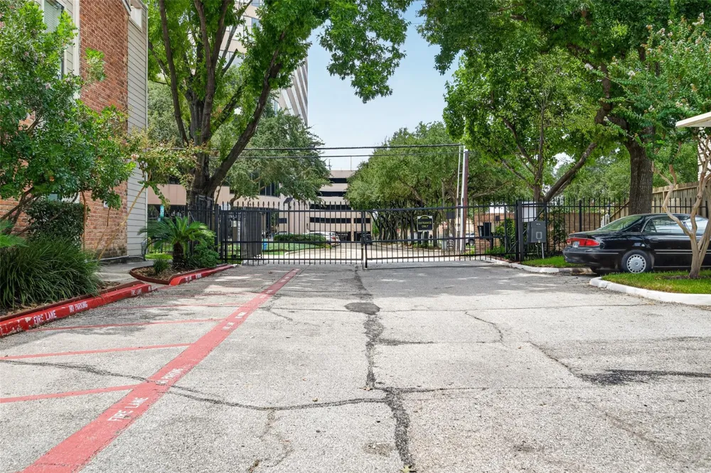 2001 Bering Drive #3D Houston, TX 77057
