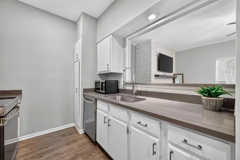 2001 Bering Drive #3D Houston, TX 77057