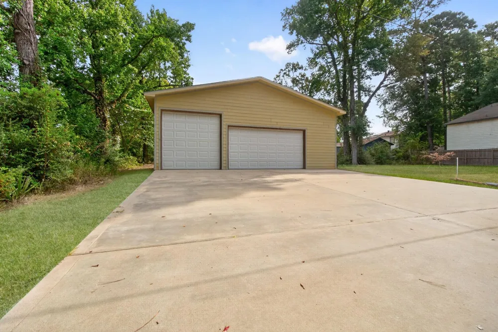 155 Cherry Tree Livingston, TX 77351