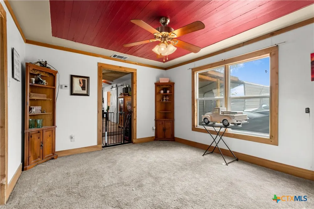 798 County Road 367 Lott, TX 76656