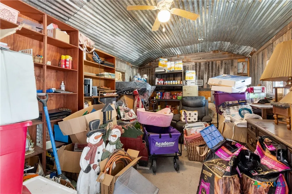 798 County Road 367 Lott, TX 76656
