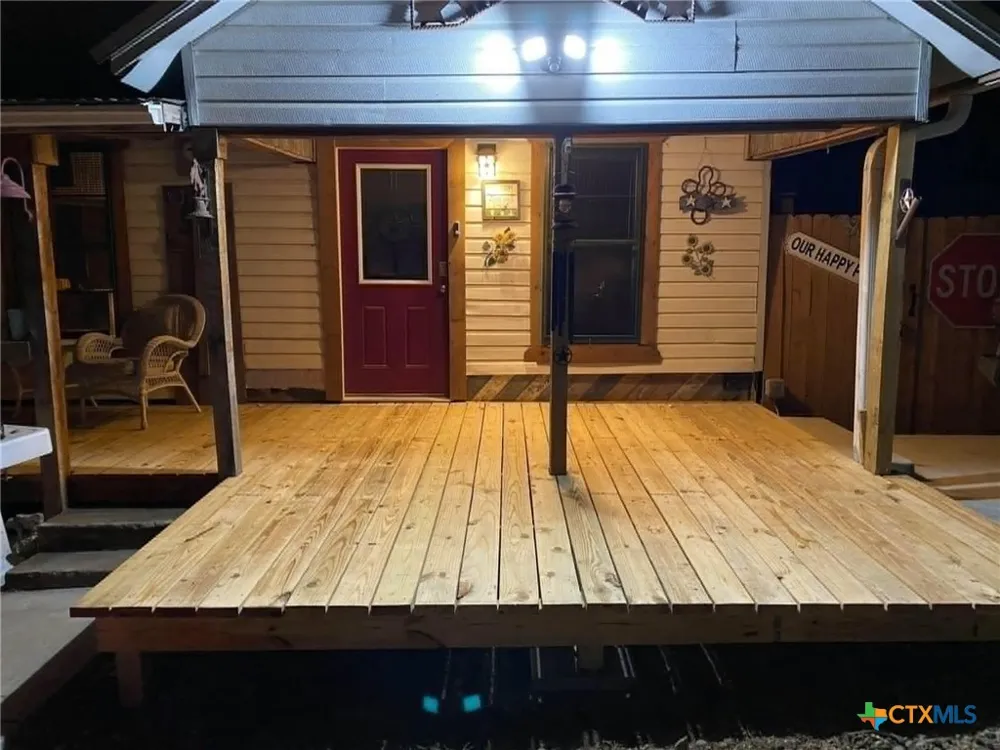 798 County Road 367 Lott, TX 76656