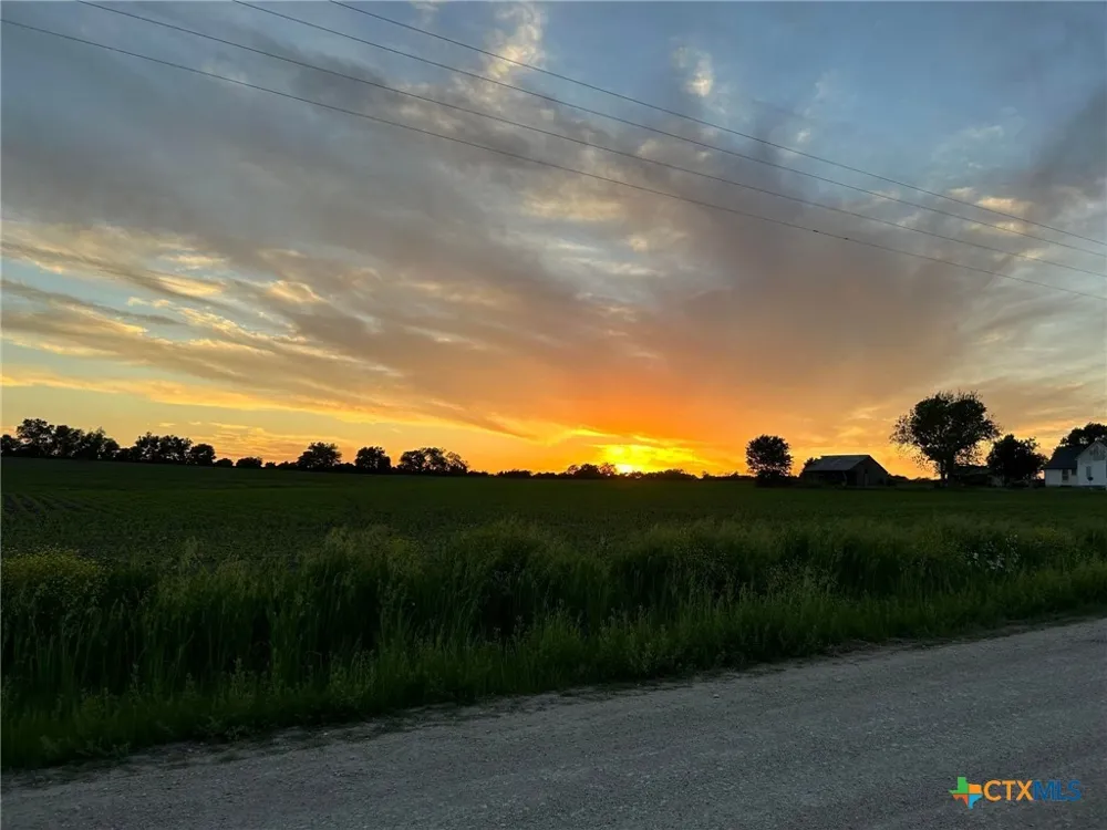798 County Road 367 Lott, TX 76656
