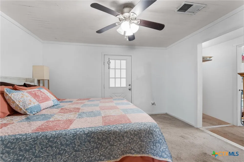798 County Road 367 Lott, TX 76656