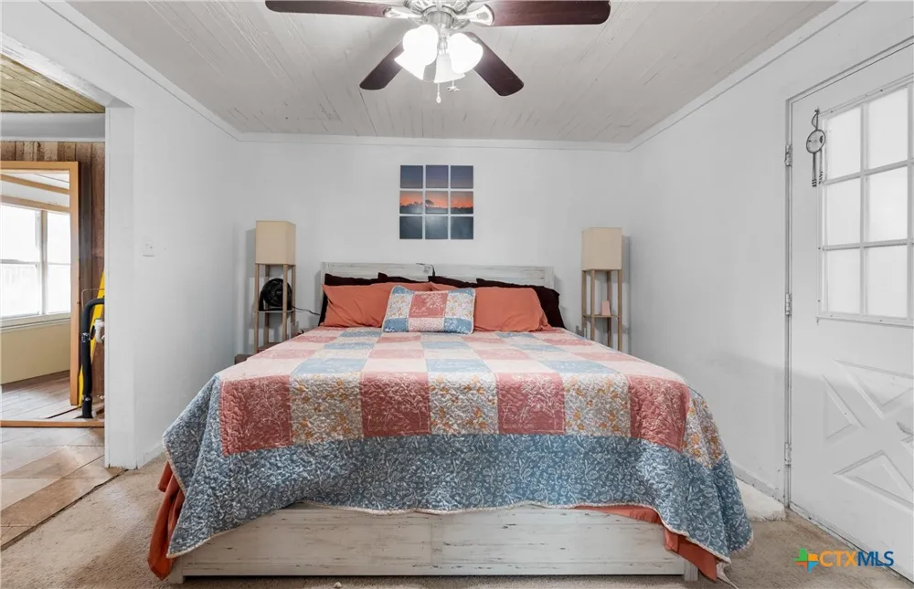 798 County Road 367 Lott, TX 76656