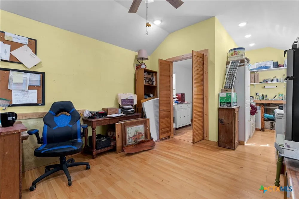798 County Road 367 Lott, TX 76656