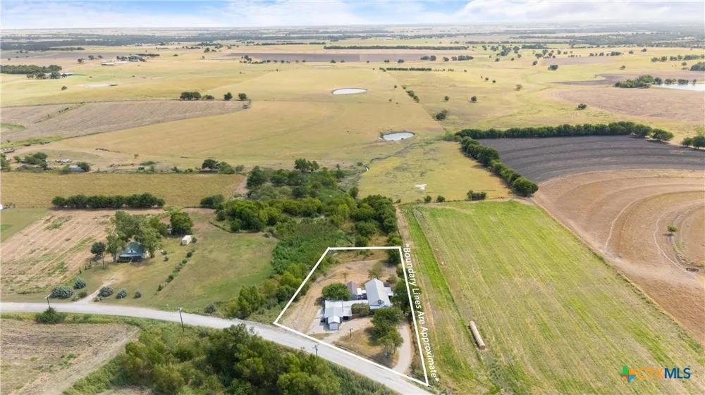798 County Road 367 Lott, TX 76656