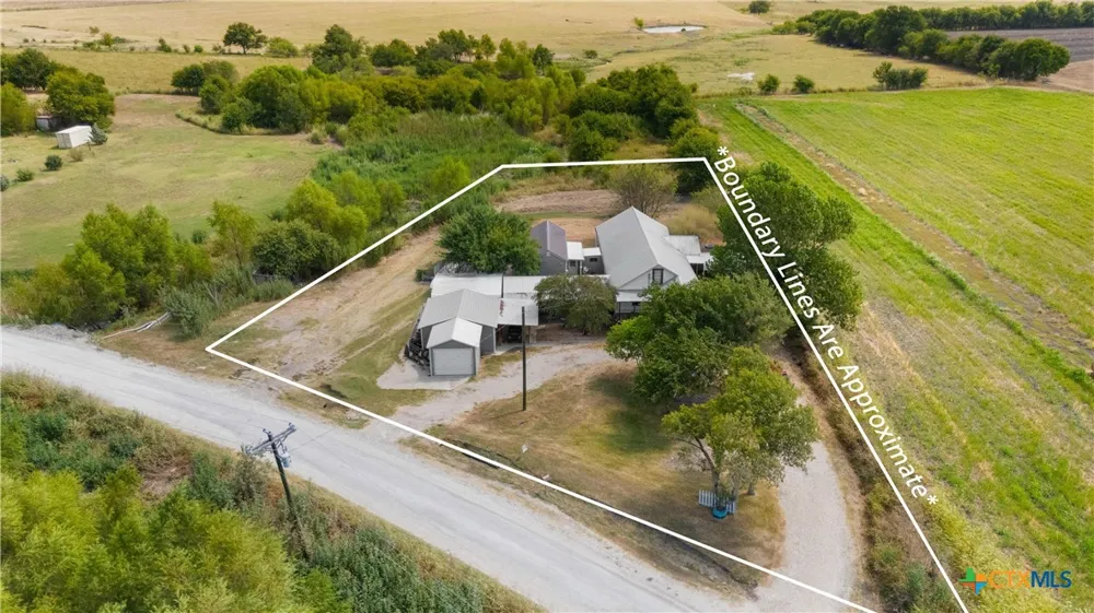 798 County Road 367 Lott, TX 76656