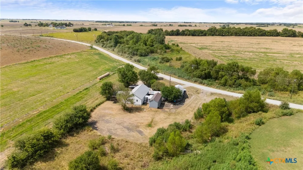 798 County Road 367 Lott, TX 76656