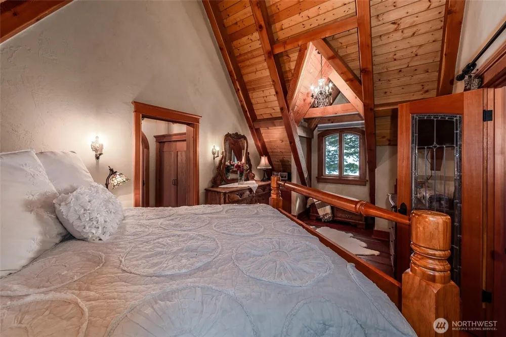 702 San Juan Drive San Juan Island, WA 98250
