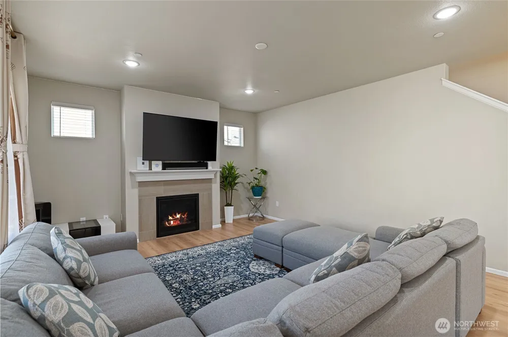 1175 Panoramic Loop Bremerton, WA 98312