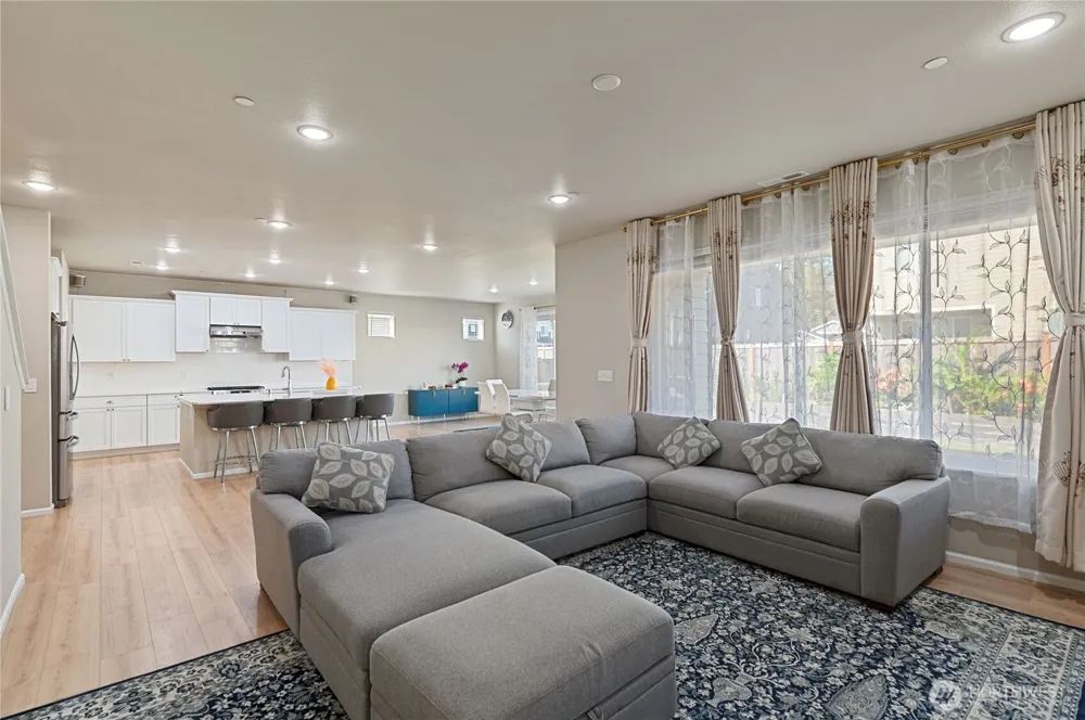 1175 Panoramic Loop Bremerton, WA 98312