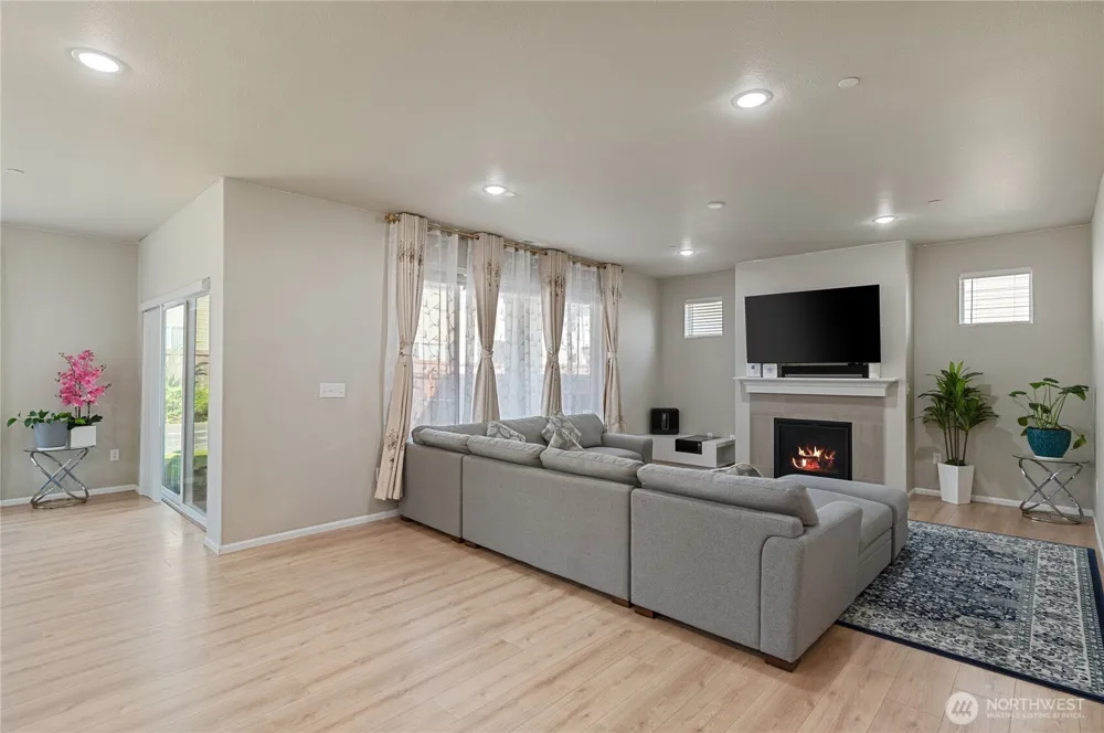 1175 Panoramic Loop Bremerton, WA 98312