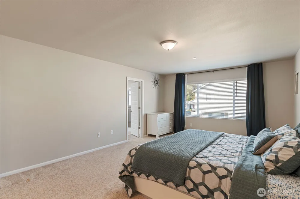 1175 Panoramic Loop Bremerton, WA 98312